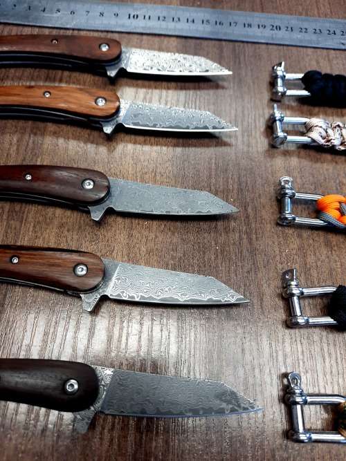 Damascus VG-10 Stainless Steel folding knife, RAZOR Sharp, New Stock, High Quality, FREE Bracelet.