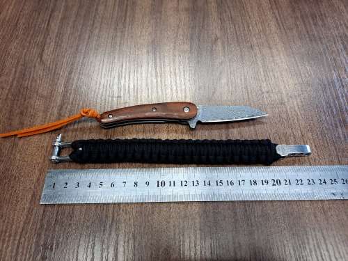 Damascus VG-10 Stainless Steel folding knife, RAZOR Sharp, New Stock, High Quality, FREE Bracelet.