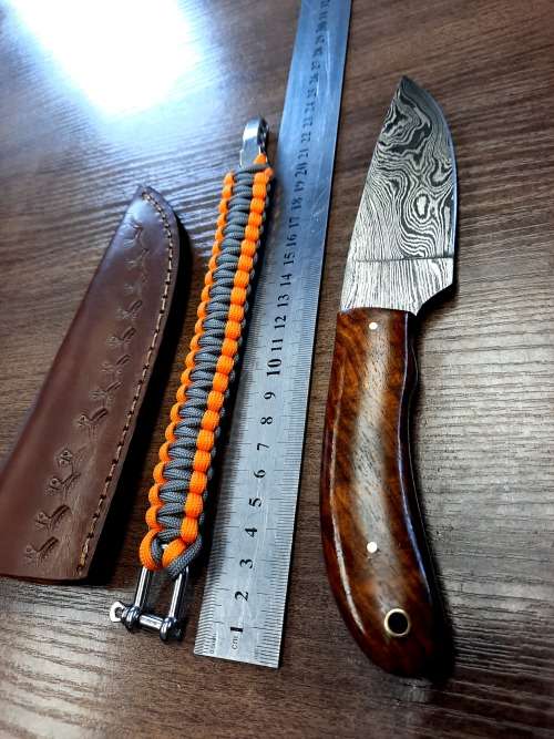 Handmade Damascus steel HUNTING  knife with WOODEN handle scales. FREE survival Bracelet !!!! !!
