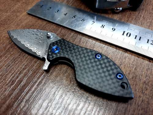 Damascus VG-10 Stainless Steel folding knife, RAZOR Sharp, High End TITANIUM & Carbon Fiber handle.