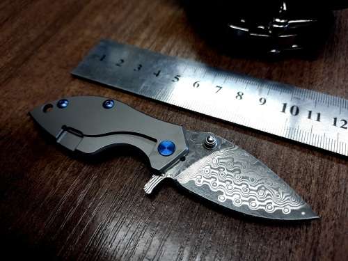 Damascus VG-10 Stainless Steel folding knife, RAZOR Sharp, High End TITANIUM & Carbon Fiber handle.