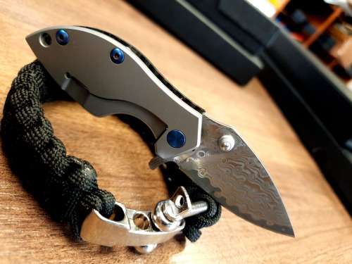 Damascus VG-10 Stainless Steel folding knife, RAZOR Sharp, High End TITANIUM & Carbon Fiber handle.