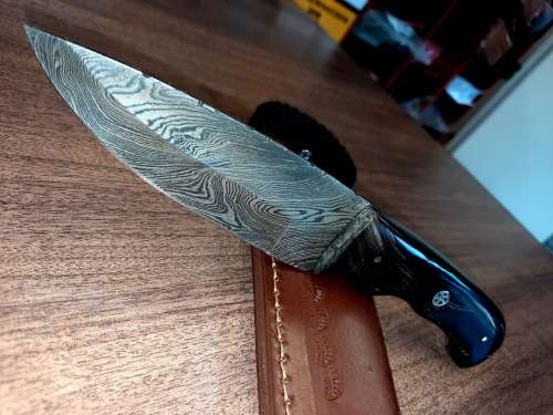 Handmade Damascus steel HUNTING  knife with BULL HORN handle scales. FREE Bracelet !!!!