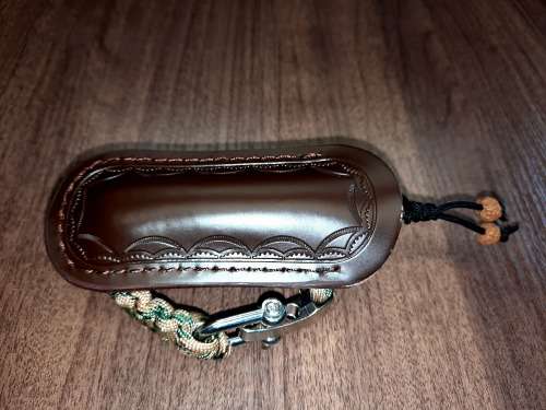 Damascus VG-10 Stainless Steel folding knife, RAZOR Sharp, FREE Bracelet, Quality, Rosewood handle.