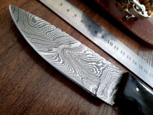 Handmade Damascus steel HUNTING  knife with BULL HORN handle scales. One handle scale repaired !!!!
