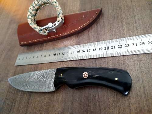 Handmade Damascus steel HUNTING  knife with BULL HORN handle scales. One handle scale repaired !!!!