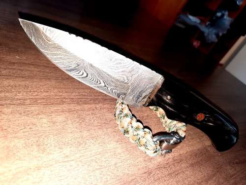 Handmade Damascus steel HUNTING  knife with BULL HORN handle scales. One handle scale repaired !!!!
