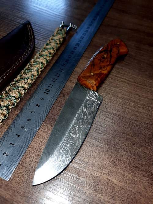 Handmade Damascus steel HUNTING Knife with Wooden handle scales w Bear engraved. Free Bracelet.