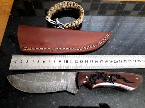 Handmade Damascus steel HUNTING Knife with Wooden handle scales w an eagle engraved. Free Bracelet.