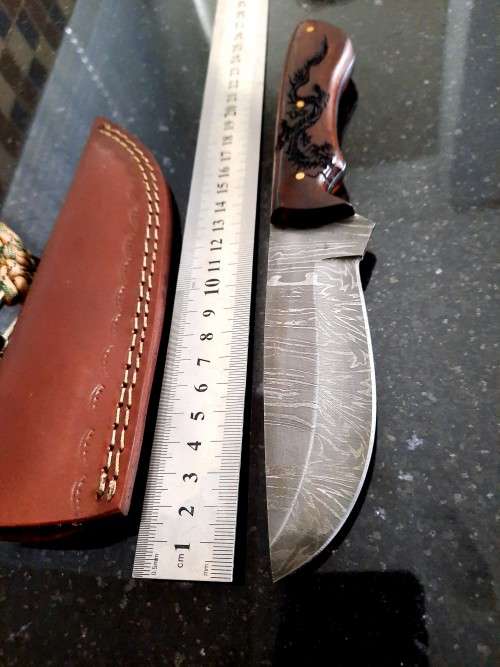 Handmade Damascus steel HUNTING Knife with Wooden handle scales w an eagle engraved. Free Bracelet.