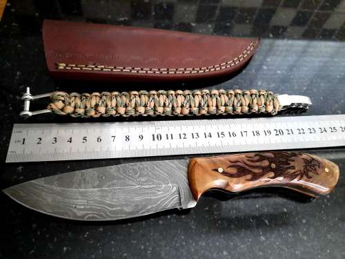 Handmade Damascus steel HUNTING Knife with Wooden handle scales  engraved. Free Bracelet.