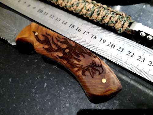 Handmade Damascus steel HUNTING Knife with Wooden handle scales  engraved. Free Bracelet.