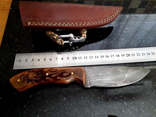Handmade Damascus steel HUNTING Knife with Wooden handle scales  engraved. Free Bracelet.