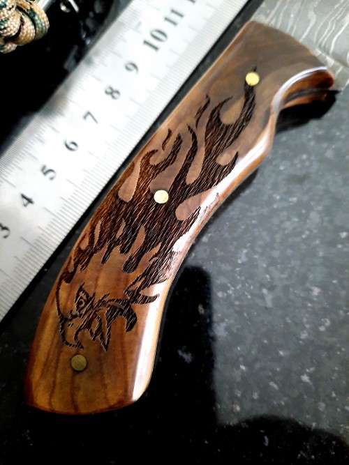 Handmade Damascus steel HUNTING Knife with Wooden handle scales  engraved. Free Bracelet.