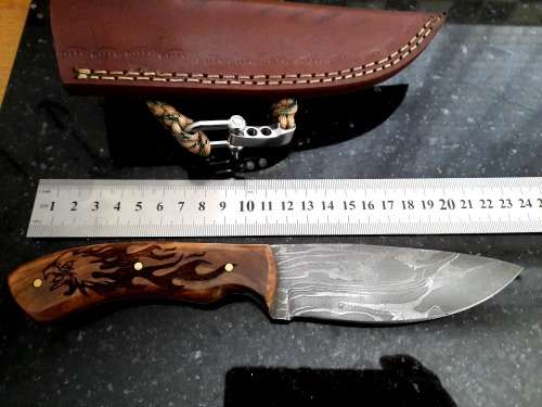 Handmade Damascus steel HUNTING Knife with Wooden handle scales  engraved. Free Bracelet.