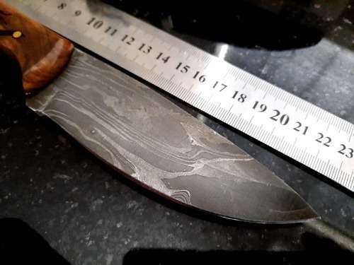 Handmade Damascus steel HUNTING Knife with Wooden handle scales  engraved. Free Bracelet.