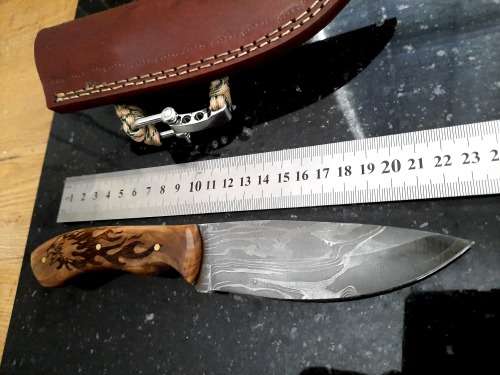 Handmade Damascus steel HUNTING Knife with Wooden handle scales  engraved. Free Bracelet.