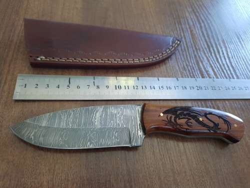 Handmade Damascus steel HUNTING Knife with Wooden handle scales  engraved. Free leather sheath.