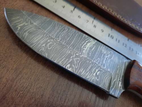 Handmade Damascus steel HUNTING Knife with Wooden handle scales  engraved. Free leather sheath.