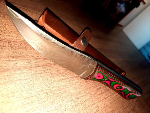 Handmade Damascus steel HUNTING Knife with Wooden handle scales, Leather sheath included in this auc