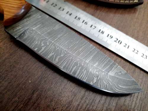 Handmade Damascus steel HUNTING Knife with Wooden handle scales  engraved. Free leather sheath.