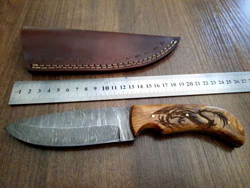 Handmade Damascus steel HUNTING Knife with Wooden handle scales  engraved. Free leather sheath.