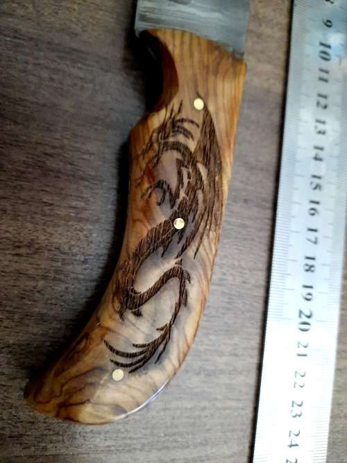 Handmade Damascus steel HUNTING Knife with Wooden handle scales  engraved. Free leather sheath.