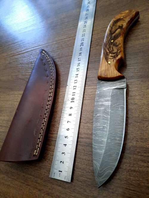 Handmade Damascus steel HUNTING Knife with Wooden handle scales  engraved. Free leather sheath.