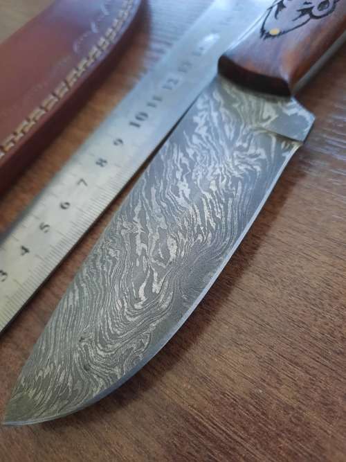 Handmade Damascus steel HUNTING Knife with Wooden handle scales, No leather included.