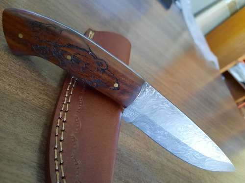 Handmade Damascus steel HUNTING Knife with Wooden handle scales, No leather included.