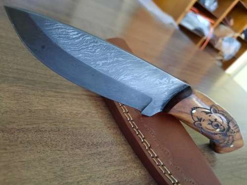 Handmade Damascus steel HUNTING Knife with Wooden handle scales, No leather included.