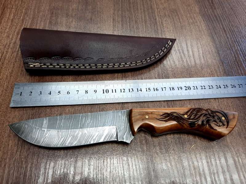 Handmade Damascus steel HUNTING Knife with Wooden handle scales, No leather included.