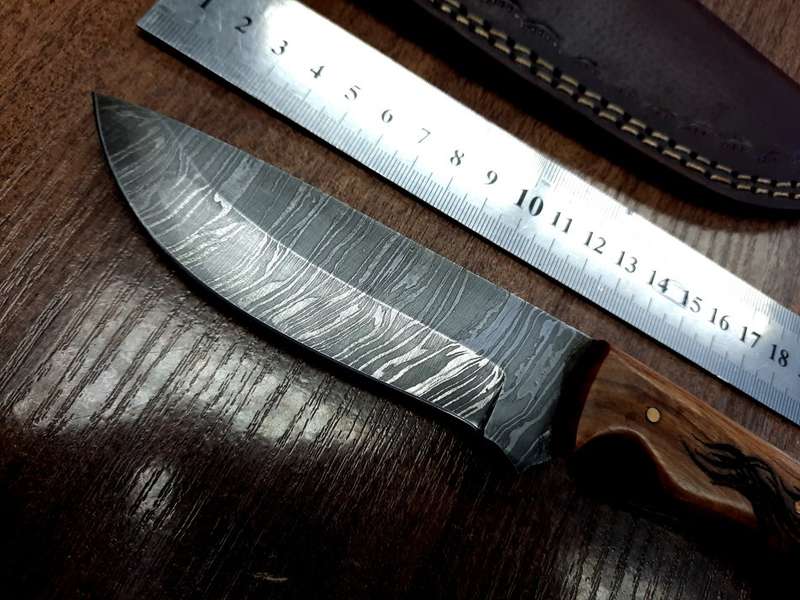 Handmade Damascus steel HUNTING Knife with Wooden handle scales, No leather included.