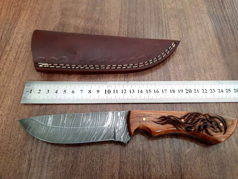 Handmade Damascus steel HUNTING Knife with Wooden handle scales, No leather included.