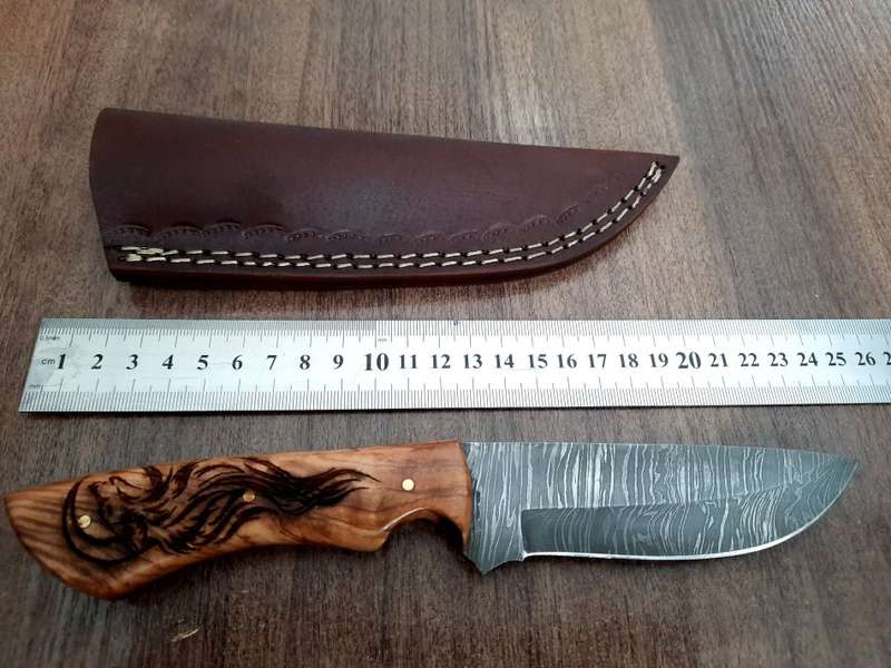 Handmade Damascus steel HUNTING Knife with Wooden handle scales, No leather included.