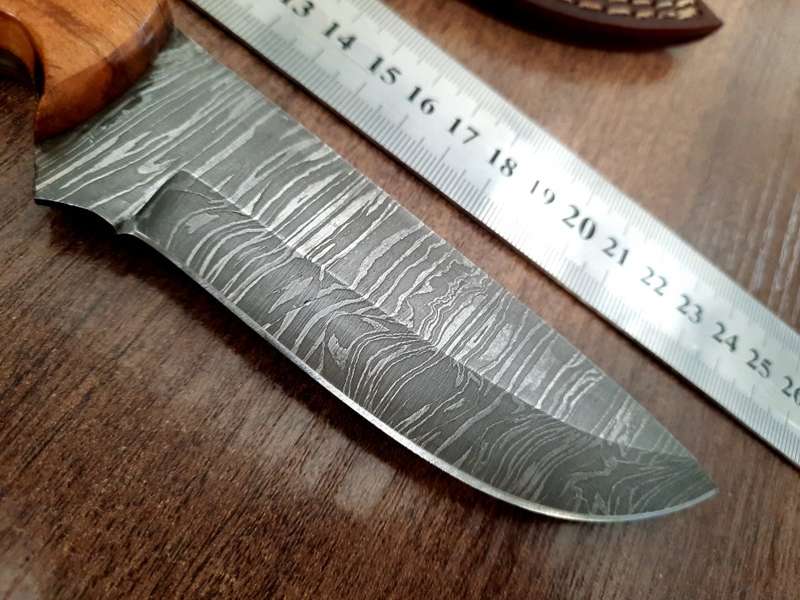 Handmade Damascus steel HUNTING Knife with Wooden handle scales, No leather included.