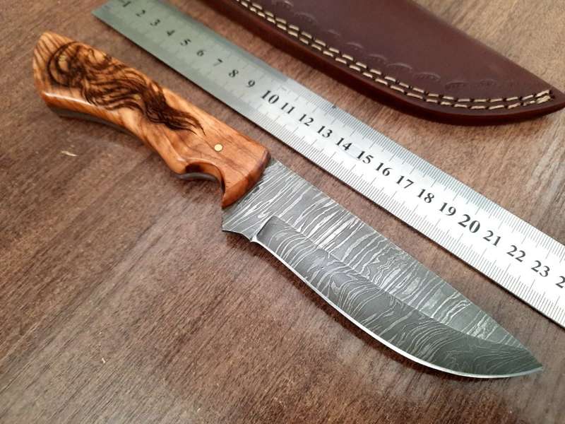 Handmade Damascus steel HUNTING Knife with Wooden handle scales, No leather included.