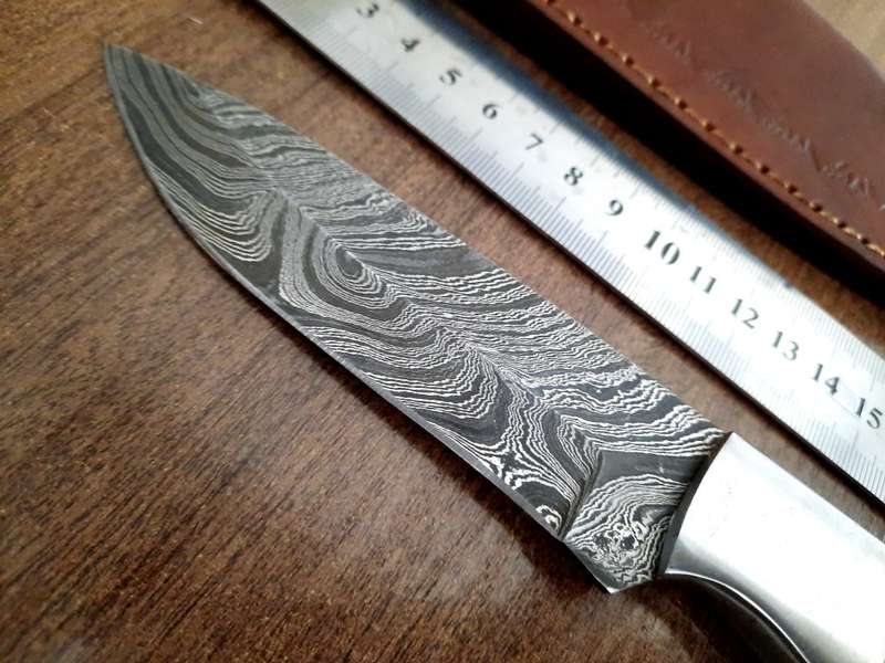 Handmade Damascus steel HUNTING  knife with RAM HORN handle scales. Perfect X-mas Gift !!