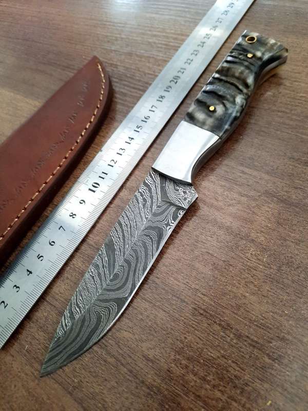 Handmade Damascus steel HUNTING  knife with RAM HORN handle scales. Perfect X-mas Gift !!