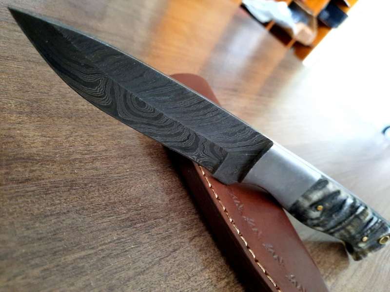 Handmade Damascus steel HUNTING  knife with RAM HORN handle scales. Perfect X-mas Gift !!