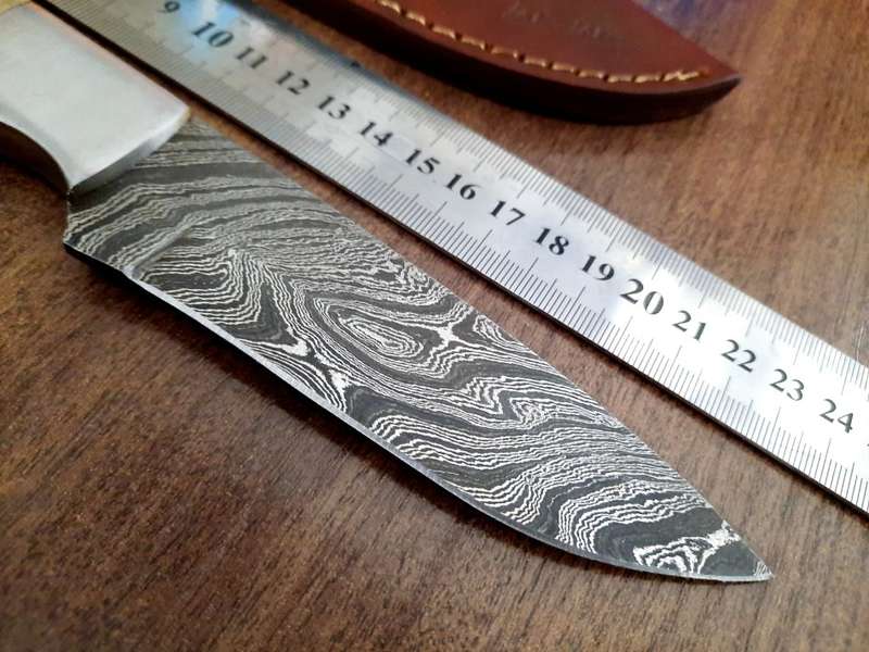 Handmade Damascus steel HUNTING  knife with RAM HORN handle scales. Perfect X-mas Gift !!