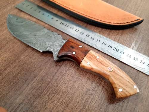 Handmade Damascus steel HUNTING Knife with Wooden handle scales, Perfect Gift for him.