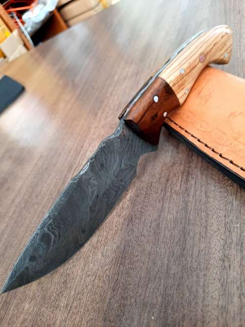 Handmade Damascus steel HUNTING Knife with Wooden handle scales, Perfect Gift for him.
