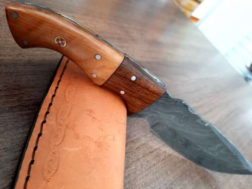 Handmade Damascus steel HUNTING Knife with Wooden handle scales, Perfect Gift for him.