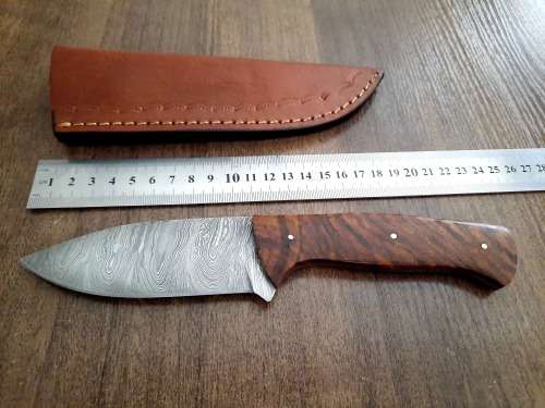 Handmade Damascus steel HUNTING Knife with Wooden handle scales, New stock !