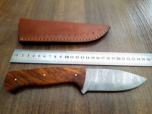 Handmade Damascus steel HUNTING Knife with Wooden handle scales, New stock !