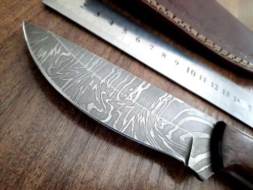 Handmade Damascus steel HUNTING Knife with Wooden handle scales, New stock !