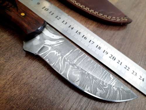 Handmade Damascus steel HUNTING Knife with Wooden handle scales, New stock !