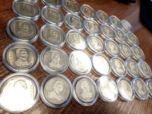 Mandela Smileys Mint state Uncirculated Year 2000 R5 coins,  32 Available , bid per coin, Capsules