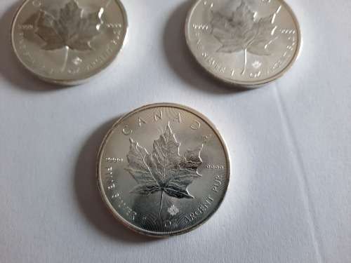 1 OZ Silver Canadian Maple Coin, 7 available,  PURE SILVER !!! BID PER COIN !!!